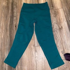 Turquoise cropped athletic leggings